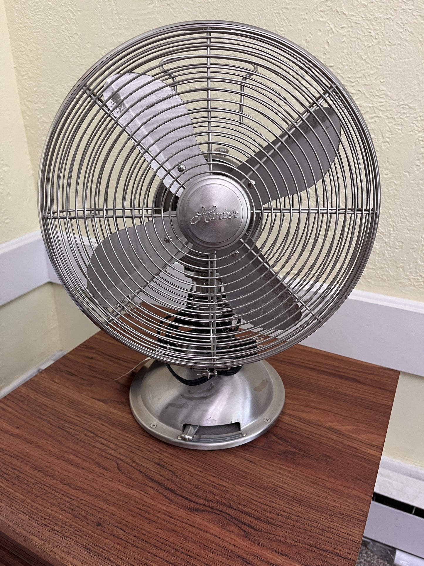 Hunter Century 12” Desk Fan